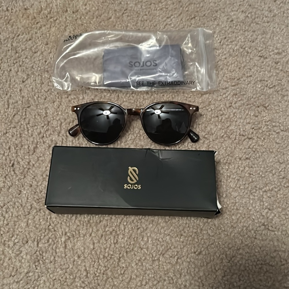 Sojos Sunglasses -Never Worn - Picture 2 of 2